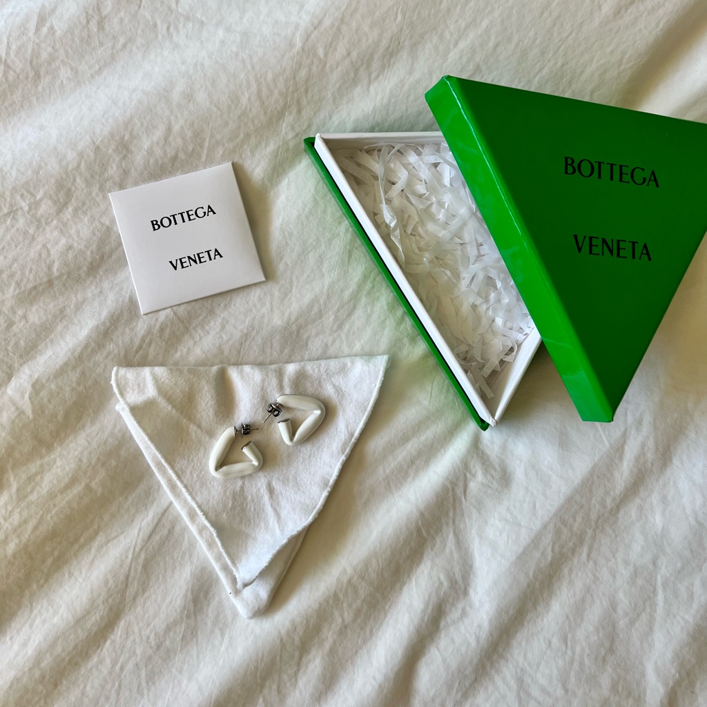 Authentic Bottega Veneta Fold Triangle Earrings White 270$